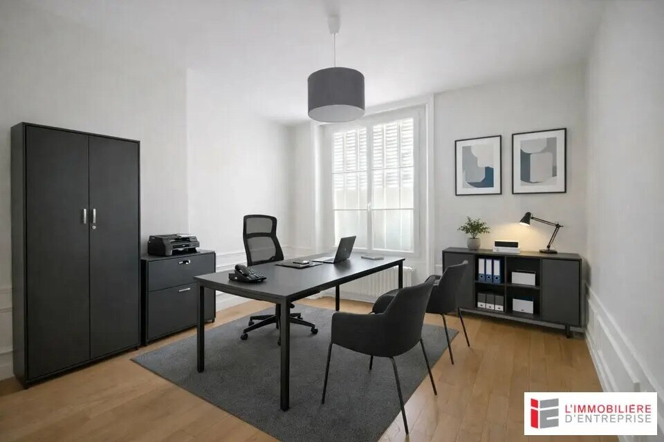 Location Bureaux 65 m² - Photo 1