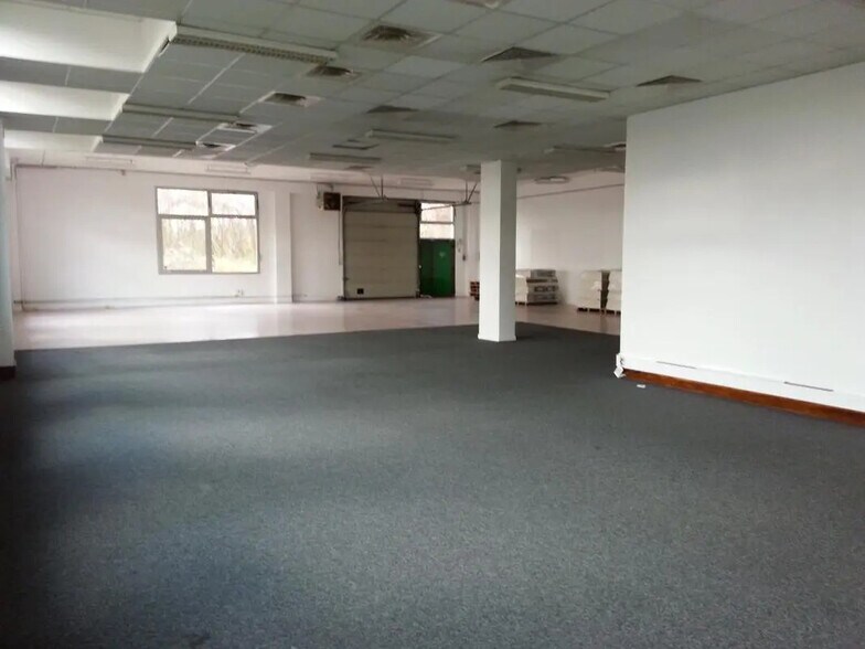 3 avenue du Canada, Les Ulis to rent - Building Photo - Image 2 of 16