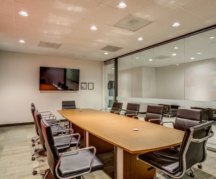 1322 Space Park Dr, Houston, TX to rent - Interior Photo - Image 3 of 5