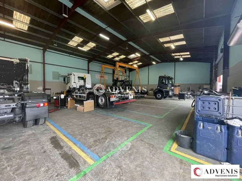 Light Industrial in Blanquefort to rent - Interior Photo - Image 3 of 8