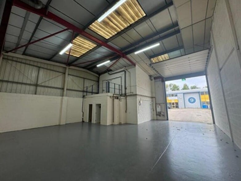 Kendal Close, London to rent - Building Photo - Image 2 of 12