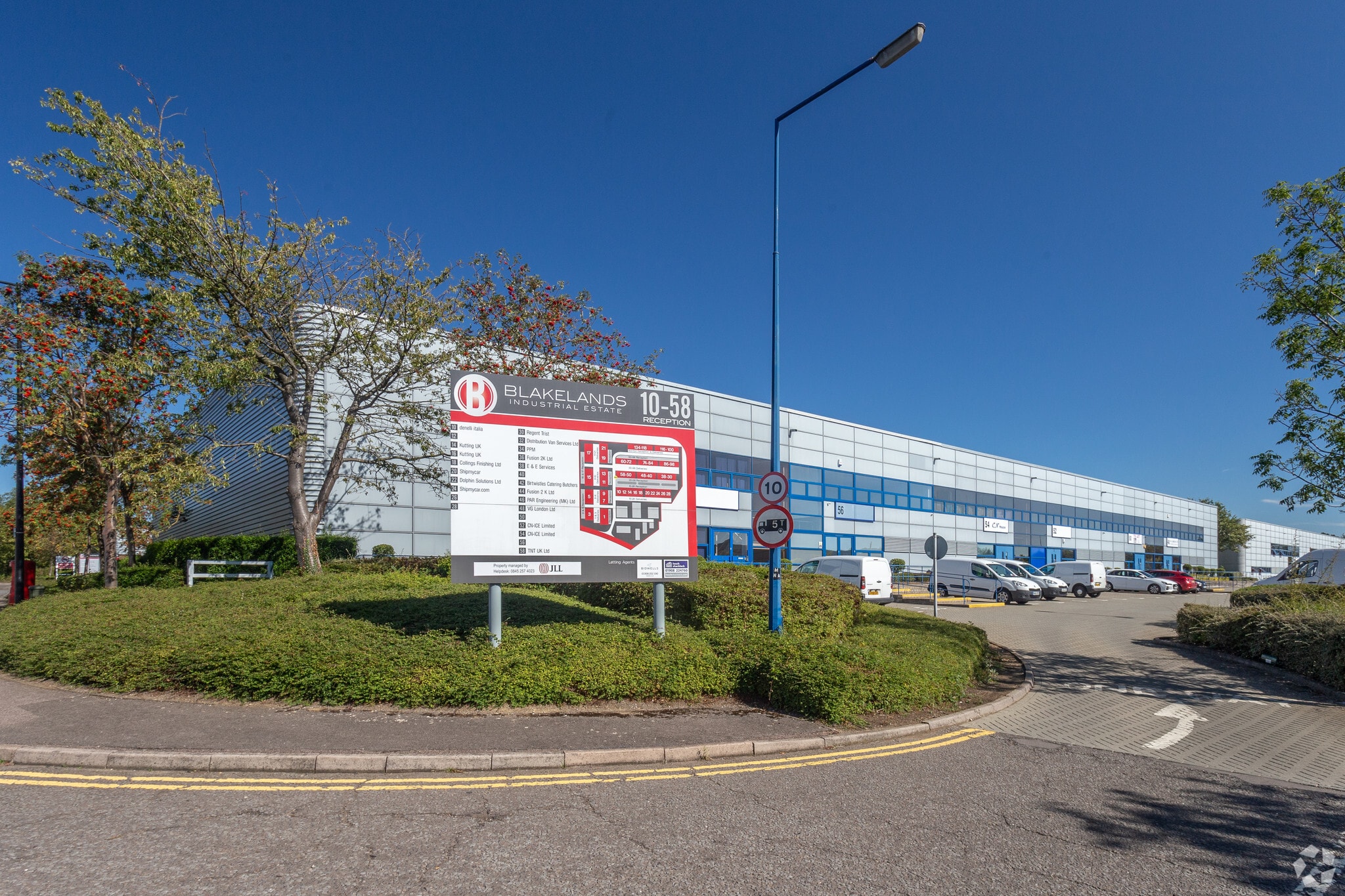 48-58 Tanners Dr, Milton Keynes to rent Primary Photo- Image 1 of 4