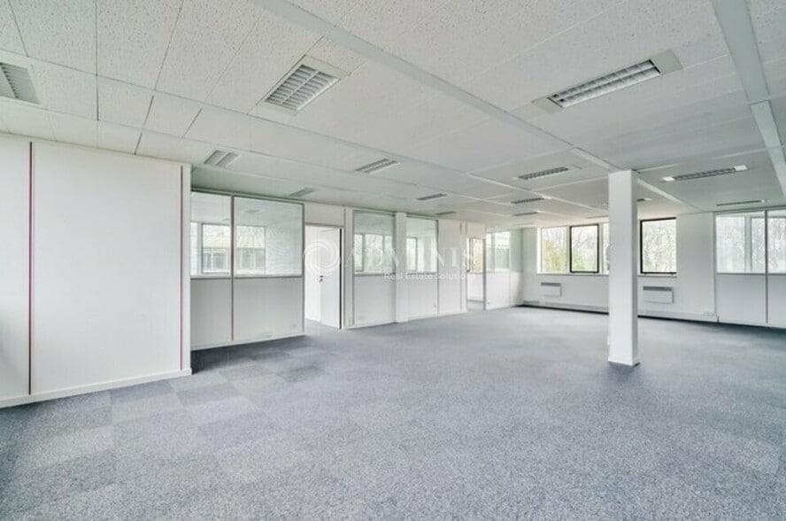 Office in Saint-Thibault-des-Vignes for sale - Interior Photo - Image 2 of 6