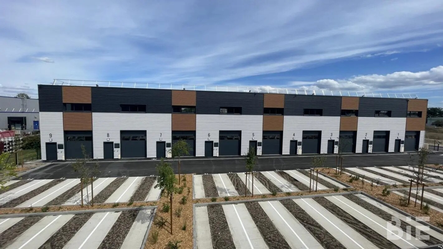 Light Industrial in Gradignan to rent Building Photo- Image 1 of 9