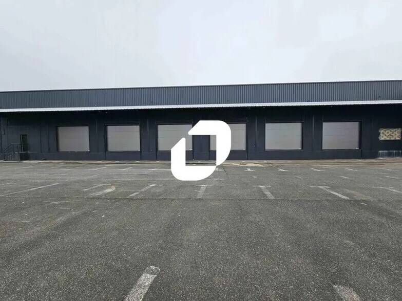 Light Industrial in Le Mesnil-Amelot to rent - Building Photo - Image 3 of 13