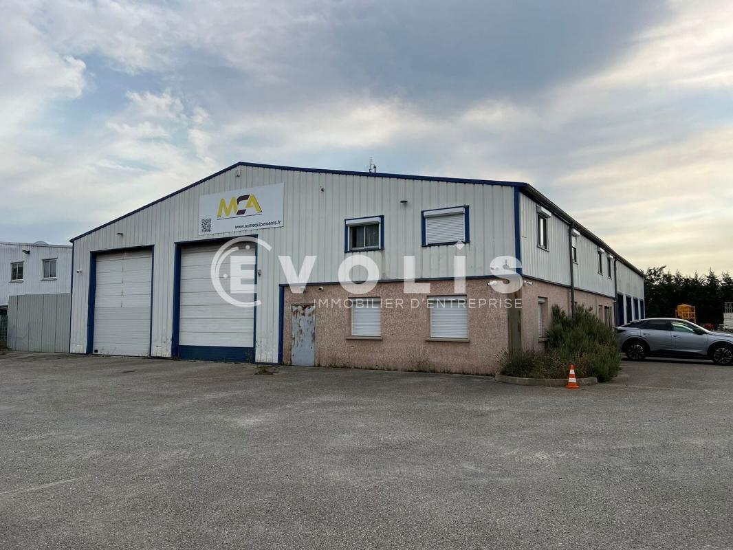 Light Industrial in Meyzieu to rent Building Photo- Image 1 of 26