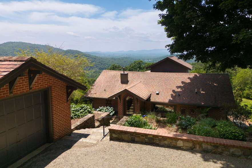 460 Elk Mountain Scenic Hwy, Asheville, NC for sale - Building Photo - Image 1 of 1