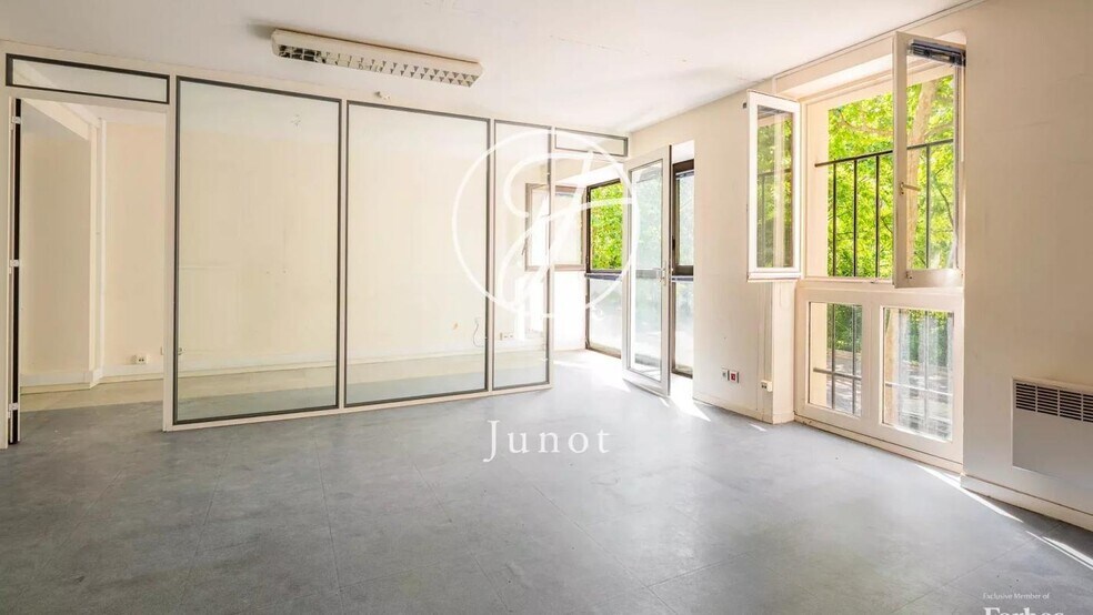 Office in Paris for sale - Building Photo - Image 2 of 12