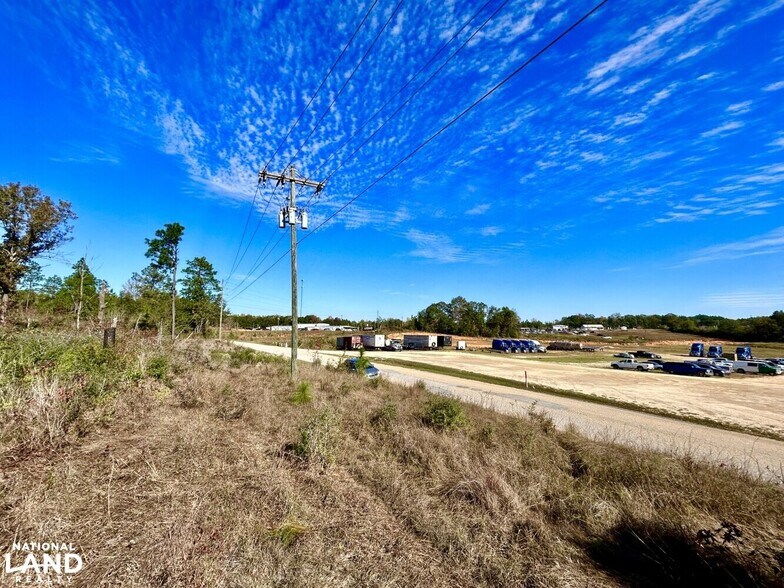 002 Woodland Dr, Wiggins, MS for sale - Building Photo - Image 3 of 3