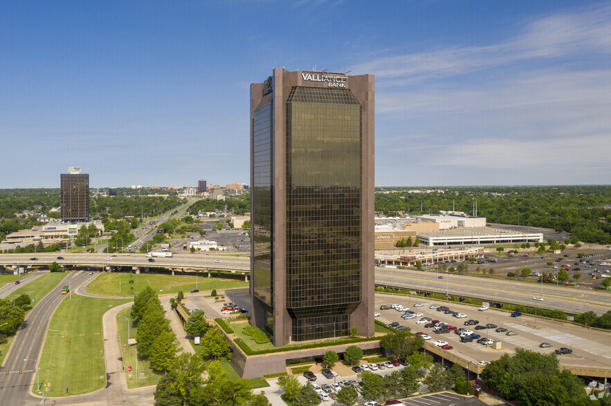 1601 Nw Expressway, Oklahoma City, OK for rent - Building Photo - Image 3 of 15