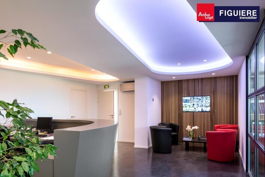 Office in Éguilles for sale - Interior Photo - Image 2 of 10