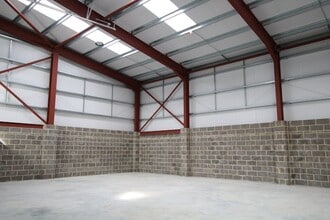 4-5 Old St, Sturminster Marshall to rent Interior Photo- Image 2 of 2