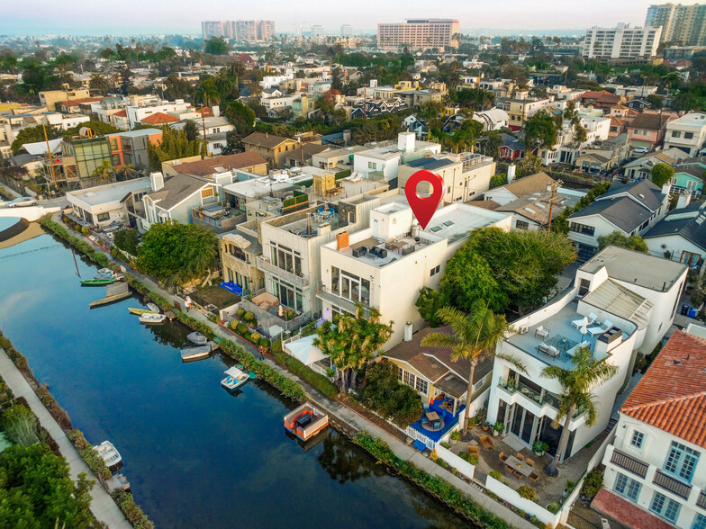 224 Linnie Canal, Venice, CA for sale - Primary Photo - Image 1 of 16