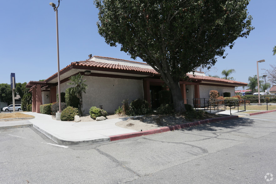 9885 Sierra Ave, Fontana, CA for sale - Primary Photo - Image 1 of 1