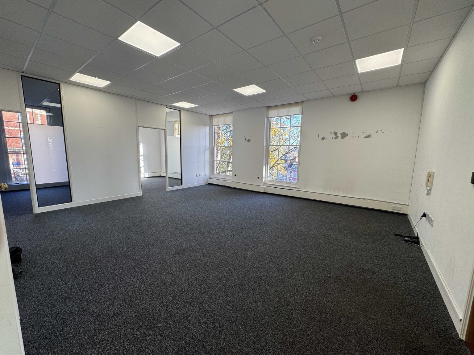 11-15 Dix's Field, Exeter to rent Interior Photo- Image 1 of 6