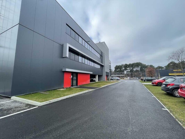 Office in Mérignac to rent - Building Photo - Image 2 of 11