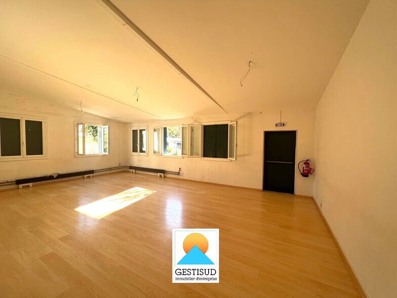 Office in Aubagne to rent - Building Photo - Image 1 of 7