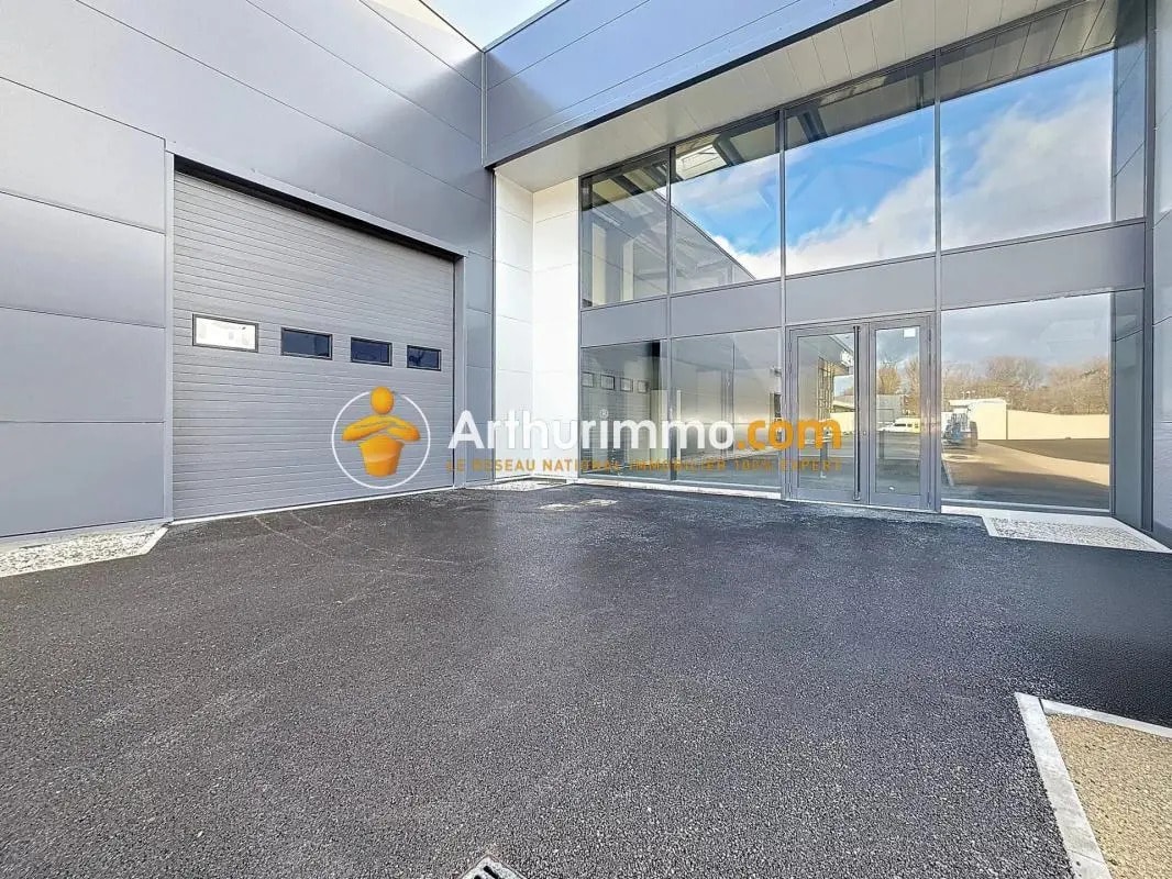 4 Impasse Marie-Louise Lantelme, Bourgoin-Jallieu to rent Building Photo- Image 1 of 6