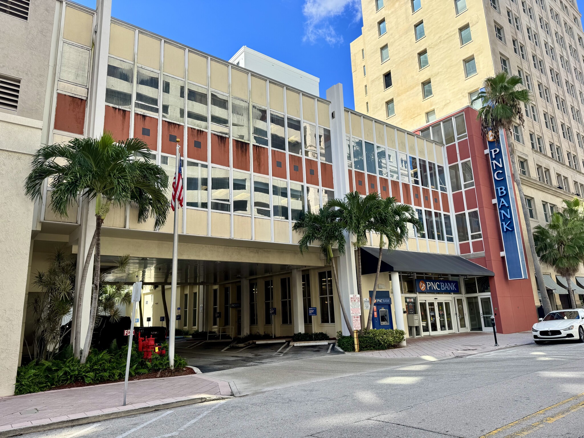 218 Datura St, West Palm Beach, FL to rent Building Photo- Image 1 of 10