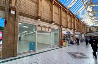 39 Green Lanes Shopping Centre, Barnstaple for rent Building Photo- Image 2 of 3