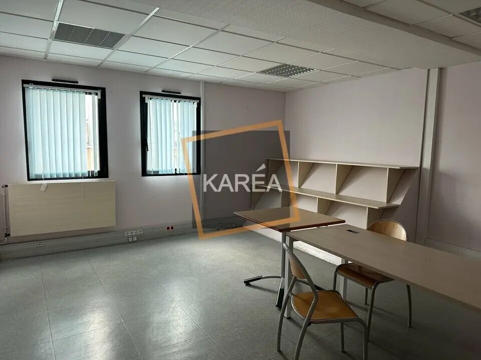 Office in Mareuil-lès-Meaux for sale Interior Photo- Image 1 of 6