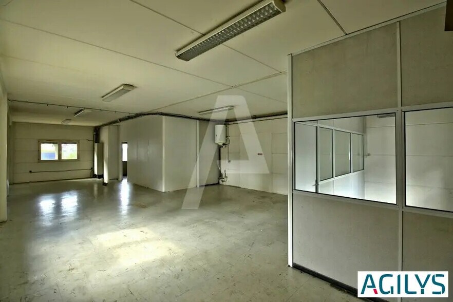 Light Industrial in Massy to rent - Building Photo - Image 3 of 9