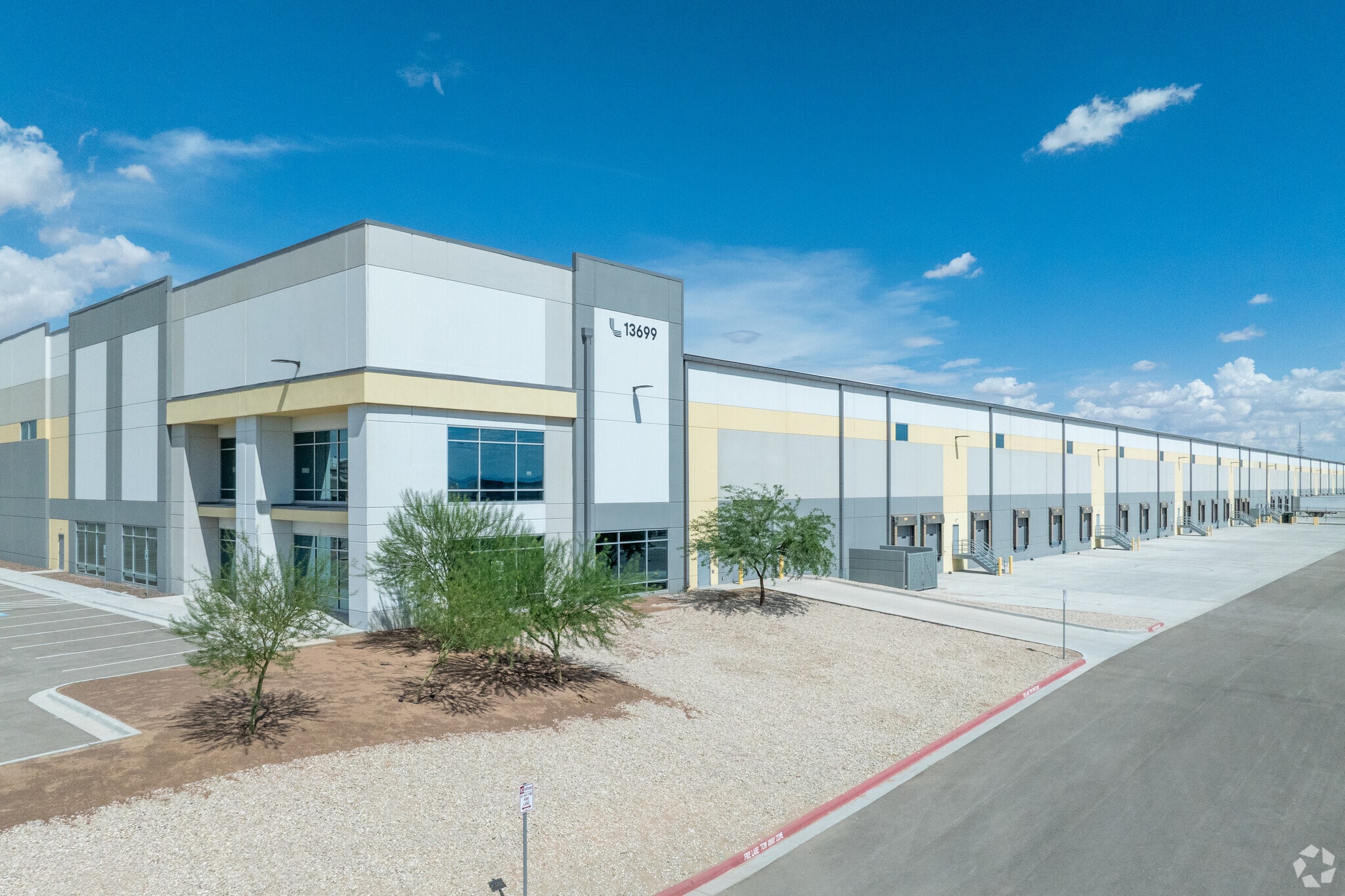 Gateway Blvd W, El Paso, TX to rent Building Photo- Image 1 of 36