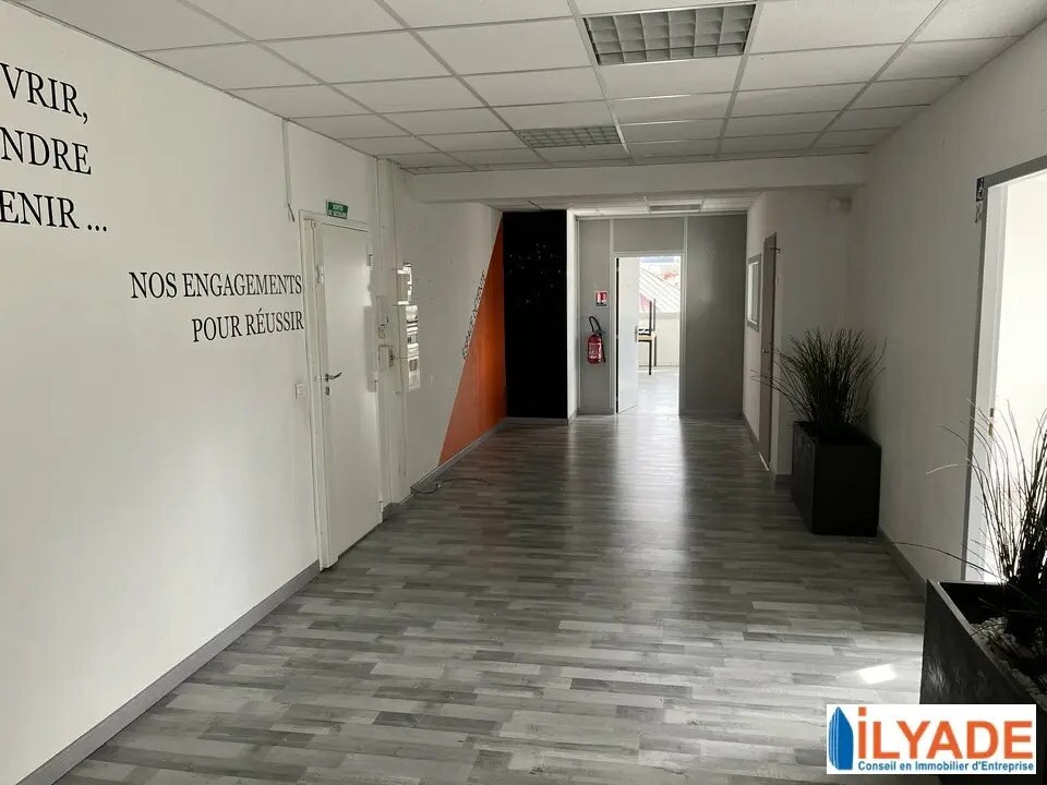 Location Bureaux 160 m² - Photo 1