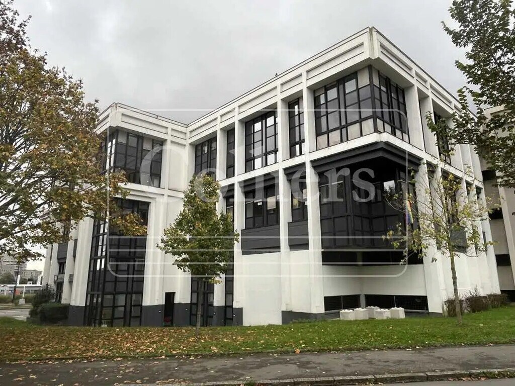 Vente Bureaux 1 798 m² - Photo 1