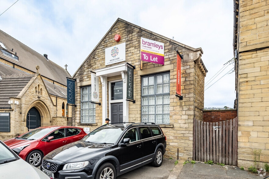 19 Old Leeds Road, Huddersfield to rent - Building Photo - Image 3 of 3
