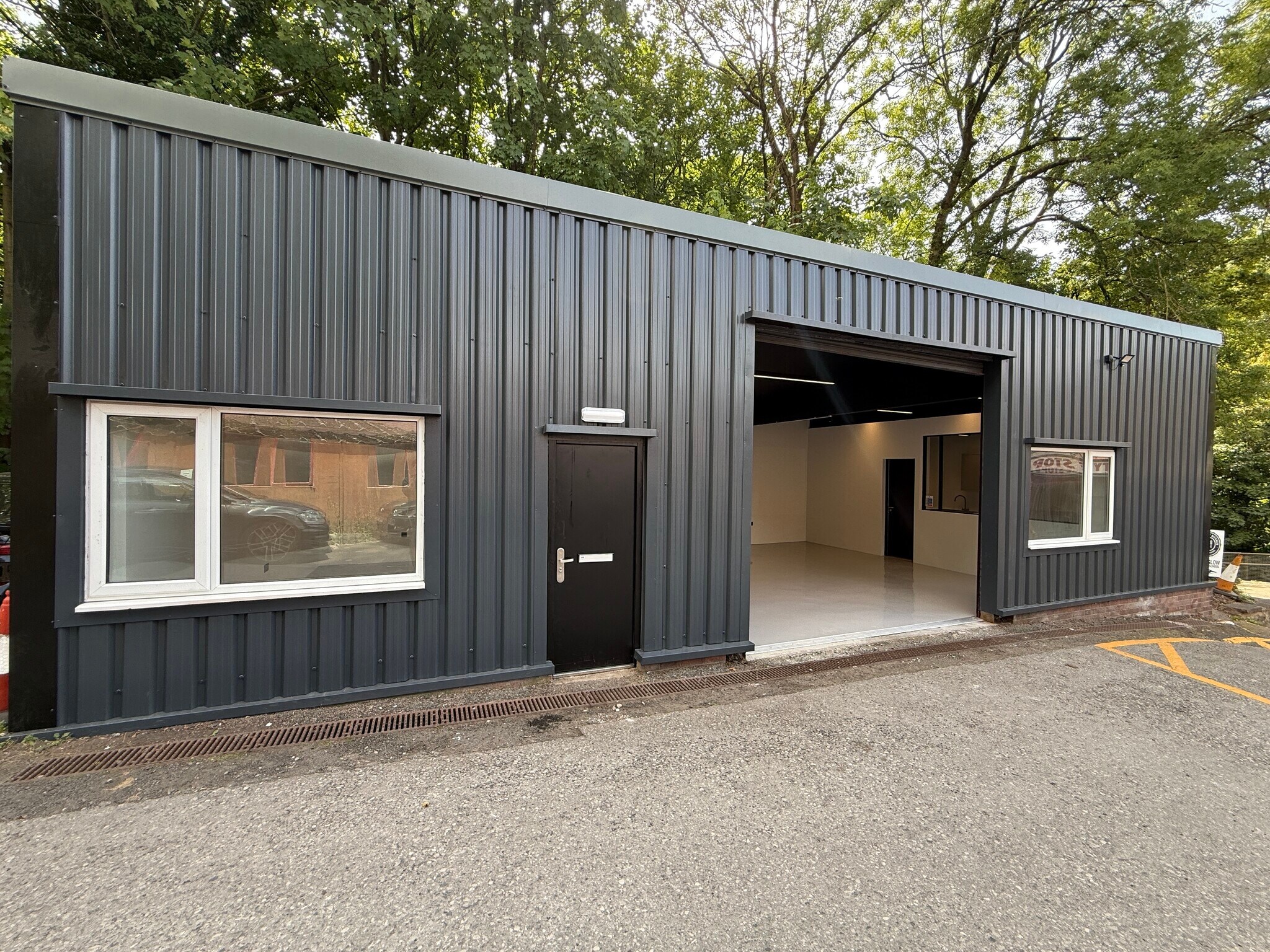 Wilmslow Rd, Wilmslow to rent Building Photo- Image 1 of 6