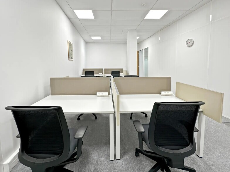 Office in Grenoble to rent - Interior Photo - Image 1 of 10