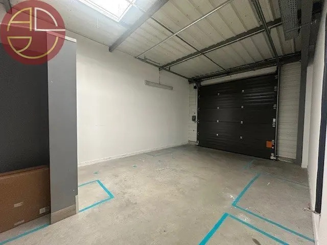 Location Entrepôt 224 m² - Photo 1