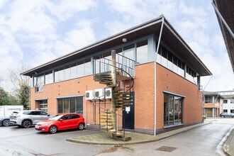 Easthampstead Rd, Bracknell to rent Building Photo- Image 2 of 2