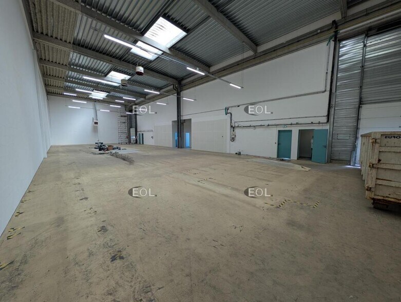 Industrial in Ivry-sur-Seine to rent - Interior Photo - Image 2 of 2