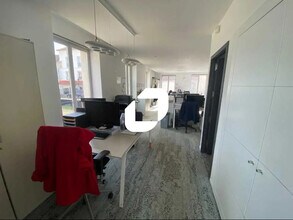Office in L'Isle-Adam to rent Interior Photo- Image 2 of 4