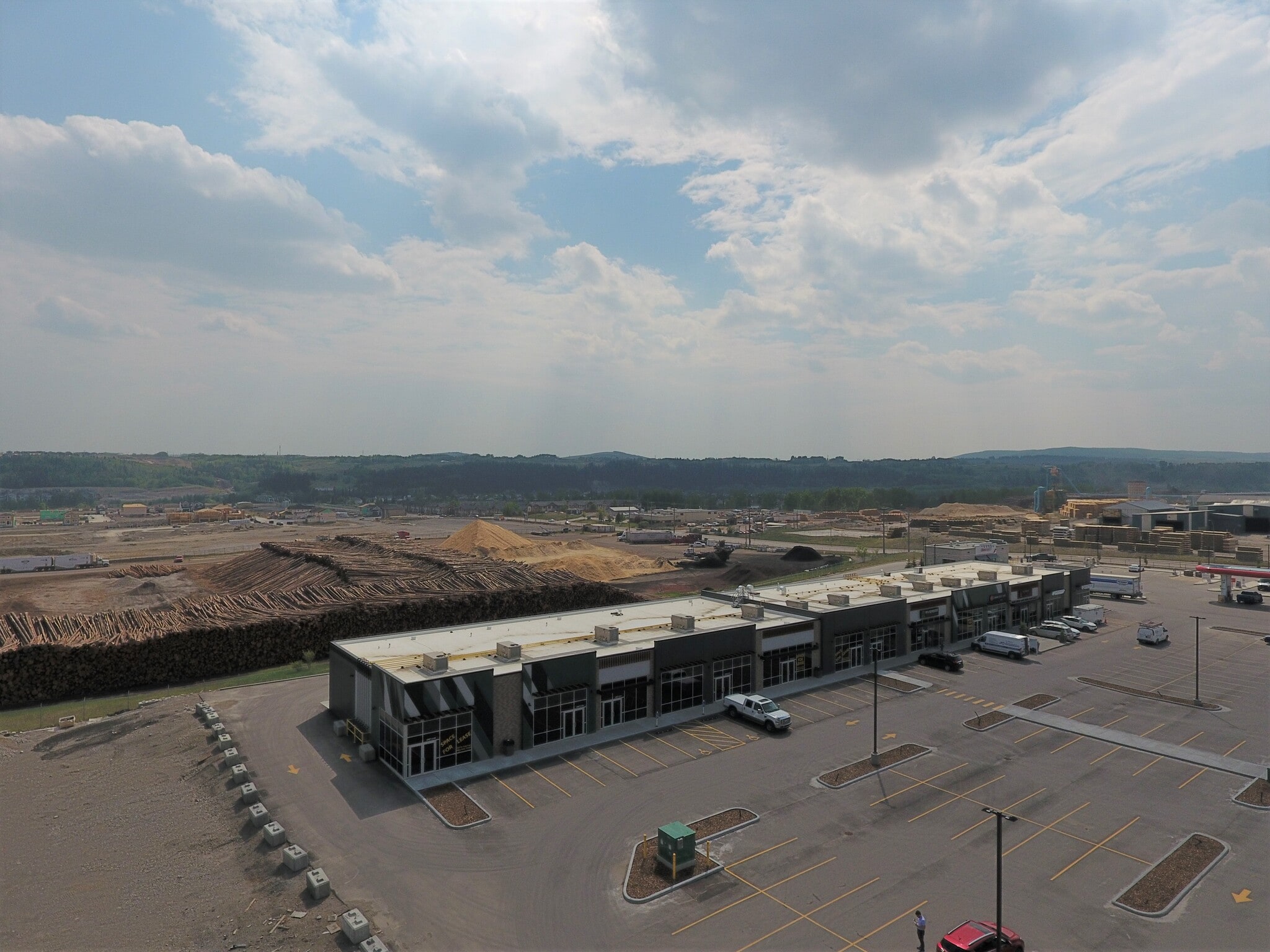 239 Griffin Rd, Cochrane, AB to rent Building Photo- Image 1 of 11