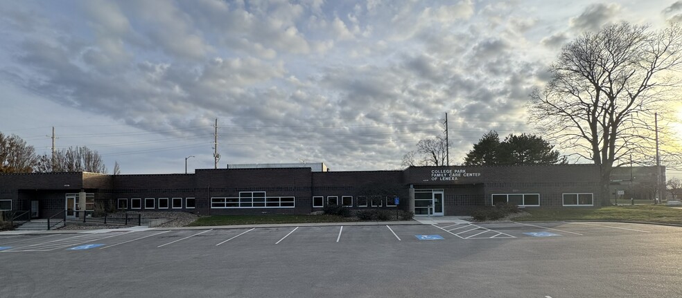 12208-12210 W 87th Street Pky, Lenexa, KS for rent - Building Photo - Image 1 of 9