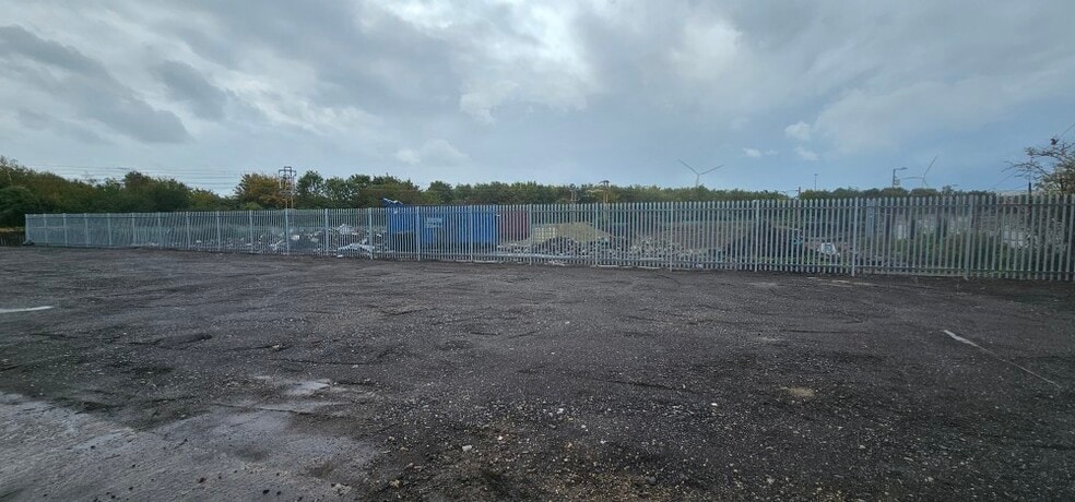 Land in Hume Ave, Tilbury to rent - Building Photo - Image 2 of 2