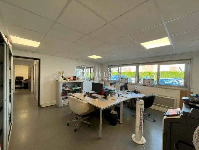 Light Industrial in Décines-Charpieu to rent - Interior Photo - Image 3 of 11