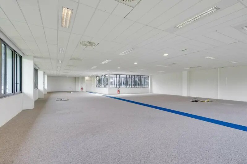 Office in Roissy-en-France to rent - Interior Photo - Image 3 of 7
