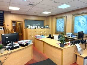 39 Bury New Rd, Manchester to rent Interior Photo- Image 1 of 26