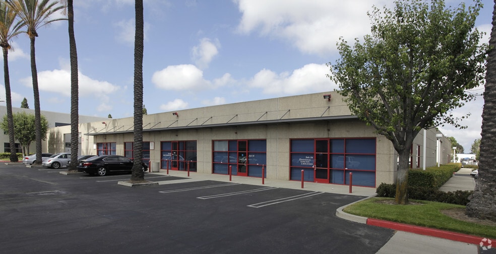 2901 W MacArthur Blvd, Santa Ana, CA for rent - Building Photo - Image 3 of 4