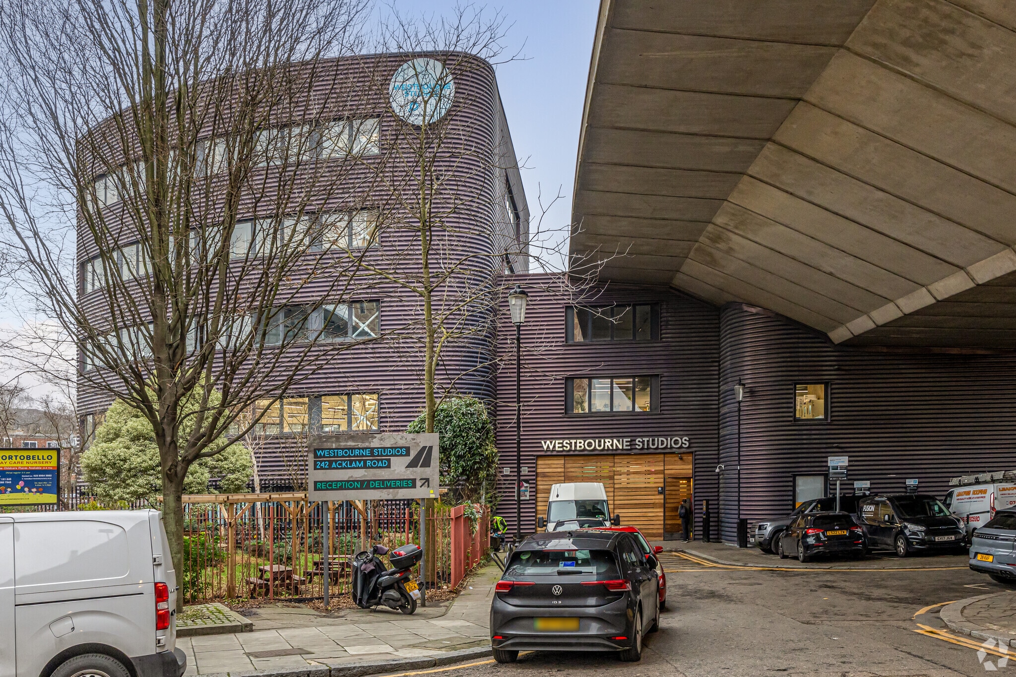 242 Acklam Rd, London to rent Primary Photo- Image 1 of 5