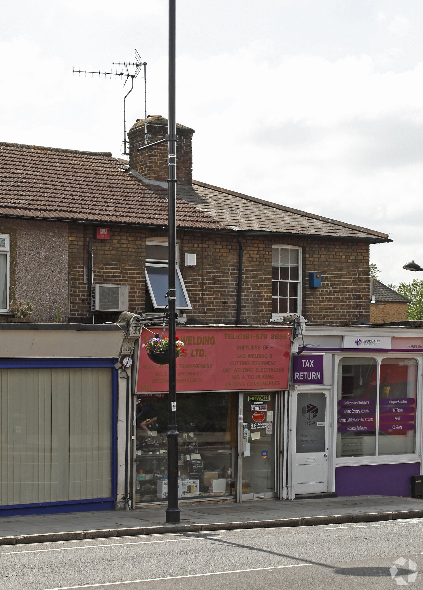 140 Uxbridge Rd, London for sale Primary Photo- Image 1 of 1