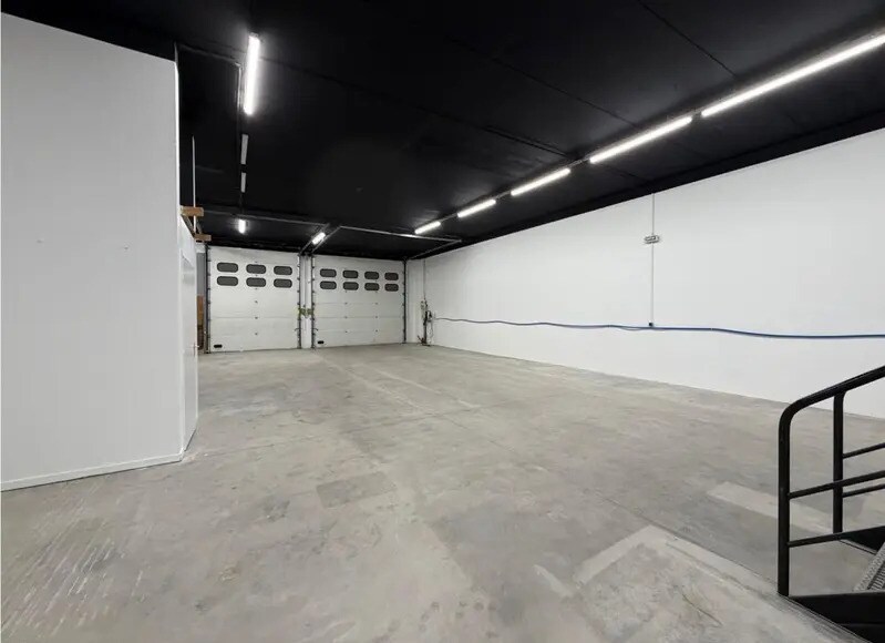 Light Industrial in Brignais for sale - Interior Photo - Image 2 of 7