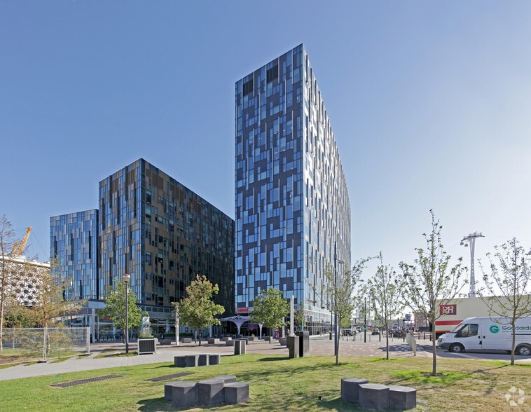 6 Greenwich Peninsula, London to rent - Building Photo - Image 3 of 8