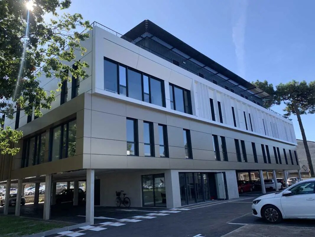 Office in Pessac to rent Building Photo- Image 1 of 18