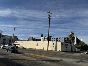 5321 Vineland Ave, North Hollywood, CA for rent Building Photo- Image 1 of 3