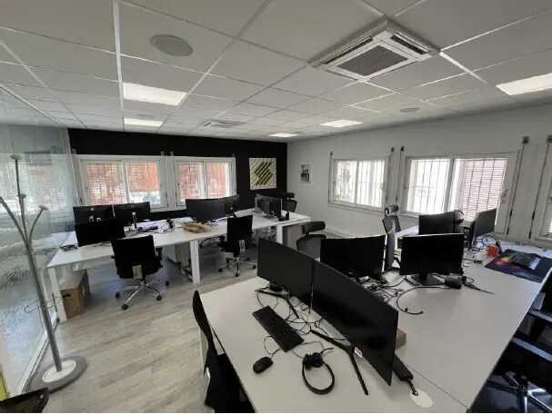 Office in Vitrolles to rent - Building Photo - Image 3 of 13